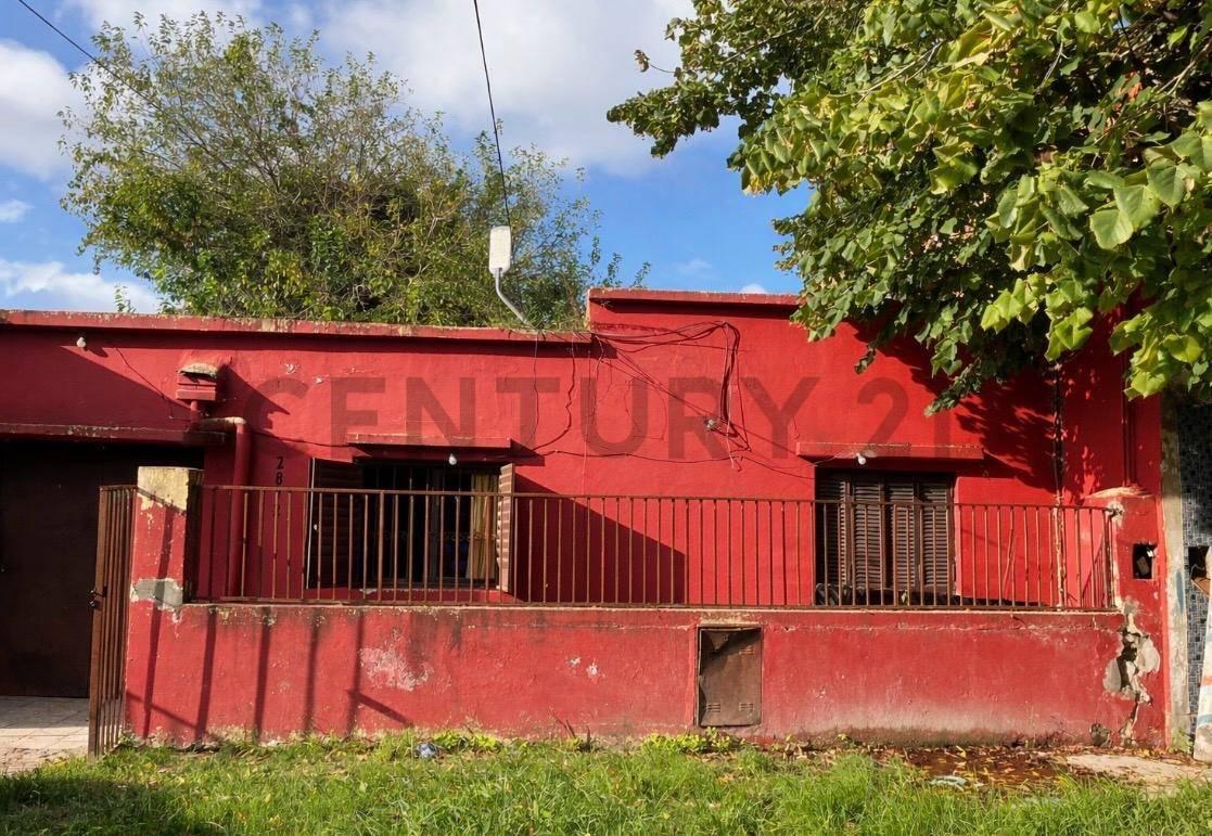Lote con Casa Refaccionar en Venta — foto 1