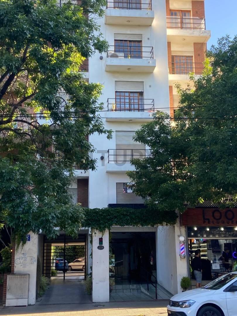 Monoambiente con Balcón y Cochera en Venta en Plaza Paso — foto 1