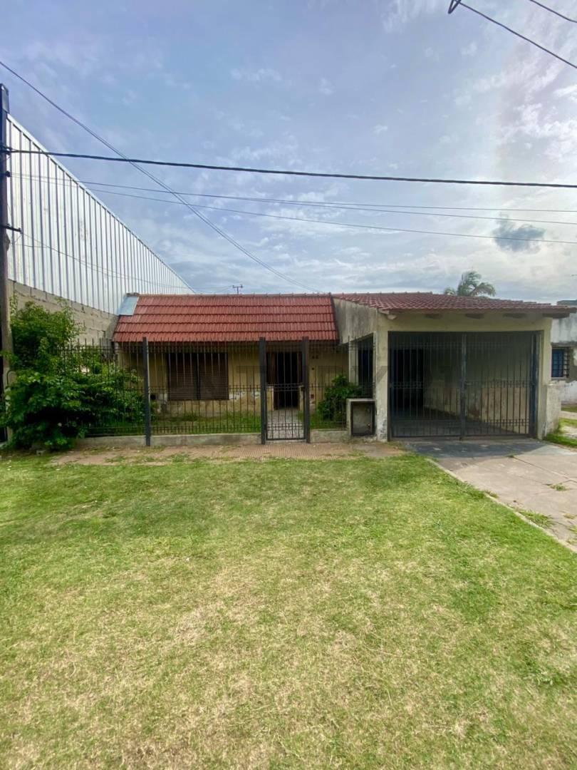 Casa de 2 Habitaciones a Refaccionar en Venta en San Carlos — foto 1
