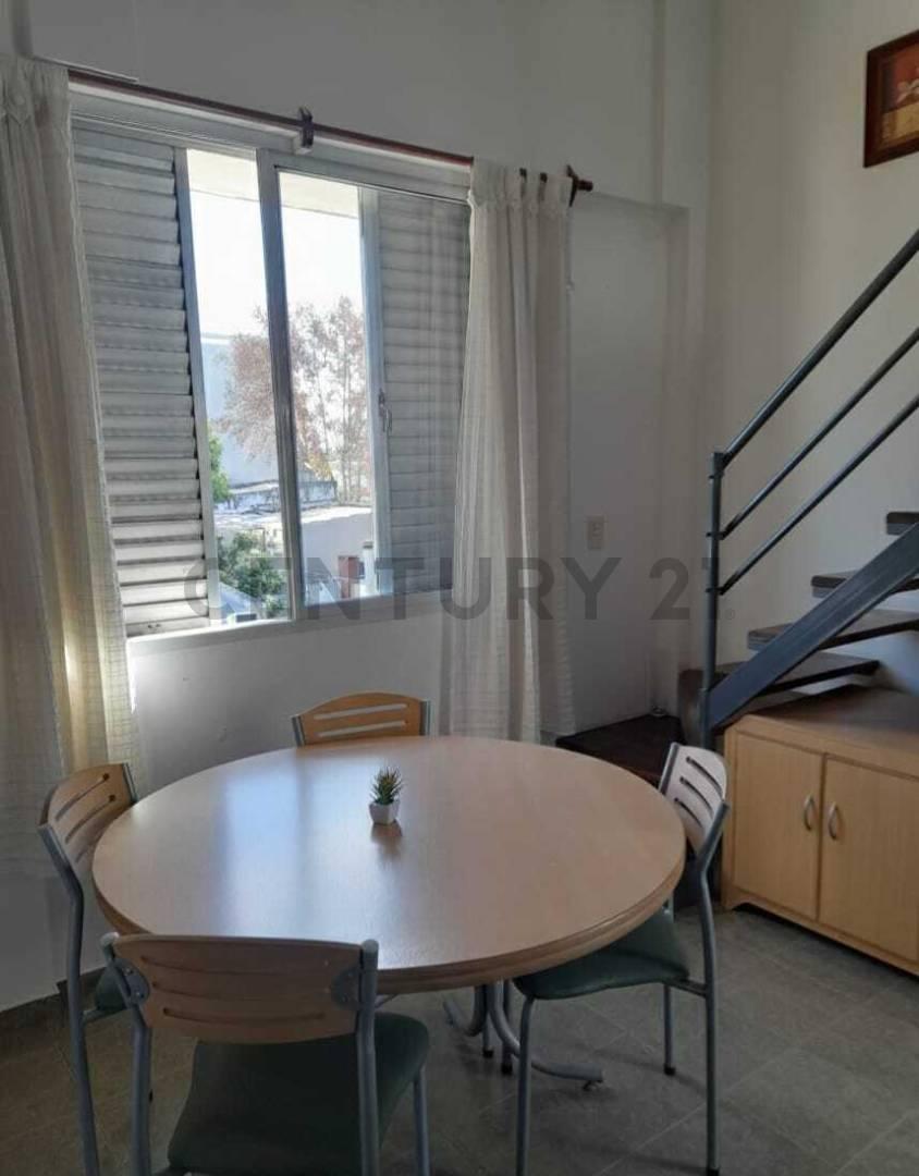 Duplex de 1 Dormitorio Amoblado en Alquiler — foto 1
