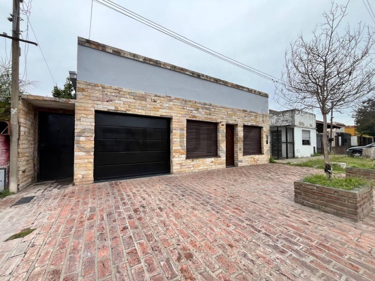 Casa de 3 Dormitorios en Venta en Los Hornos — foto 1