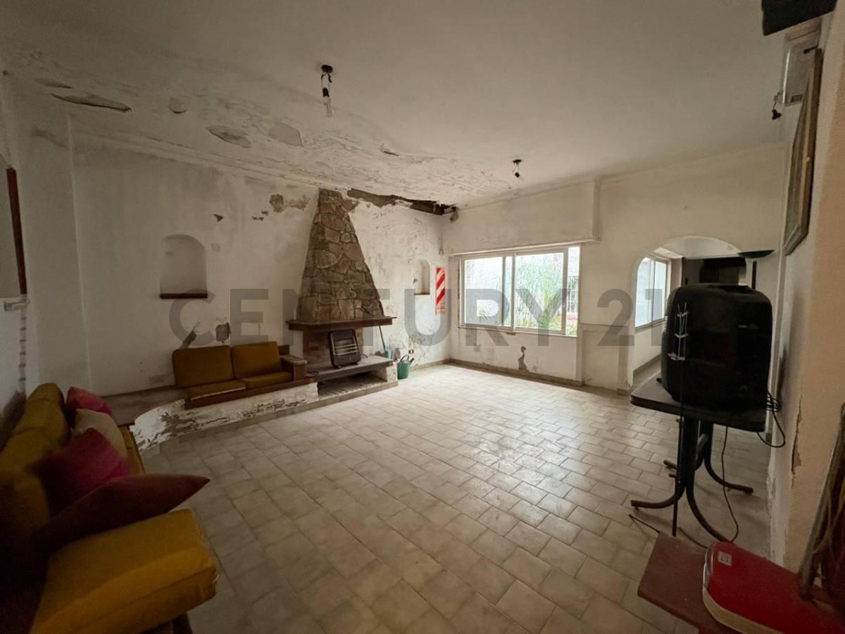 Casa en venta en La Plata, ideal destino comercial: oficinas, consultorios, salón de fiestas — foto 1