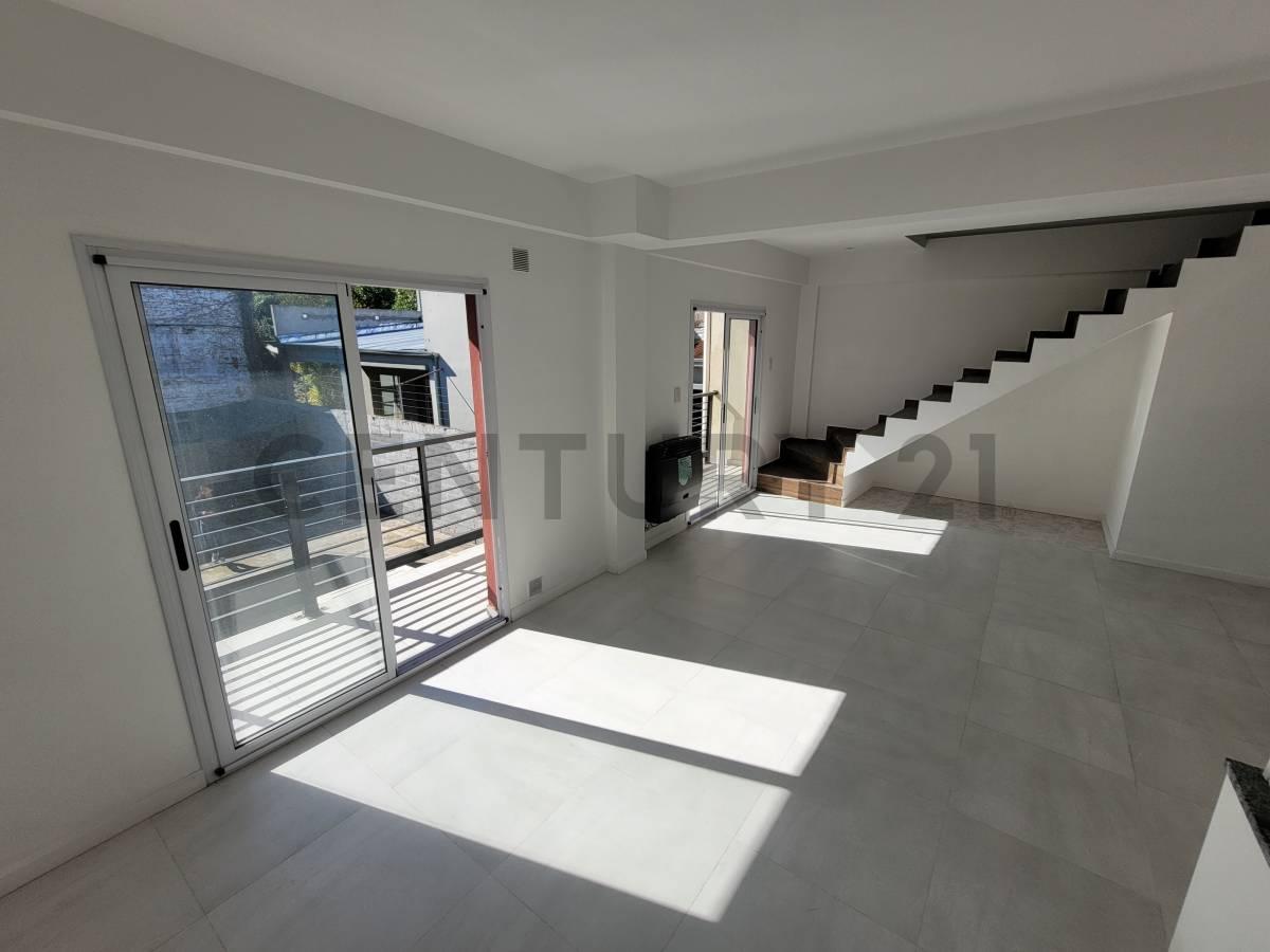 Departamento Tipo Duplex de 2 Dormitorios en Venta — foto 1