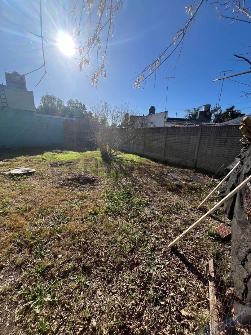 Casa a Refaccionar de 2 dormitorios en Venta en Los Hornos — foto 1