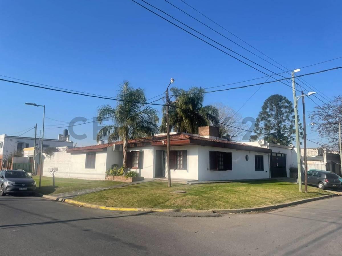 Casa de 2 Dormitorios con Cochera en Venta — foto 1