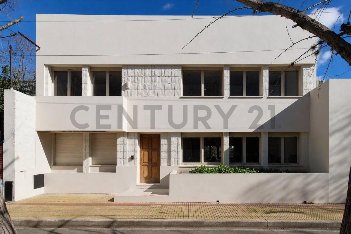 Casa de 4 Dormitorios en Venta - Parque San Martin — foto 1