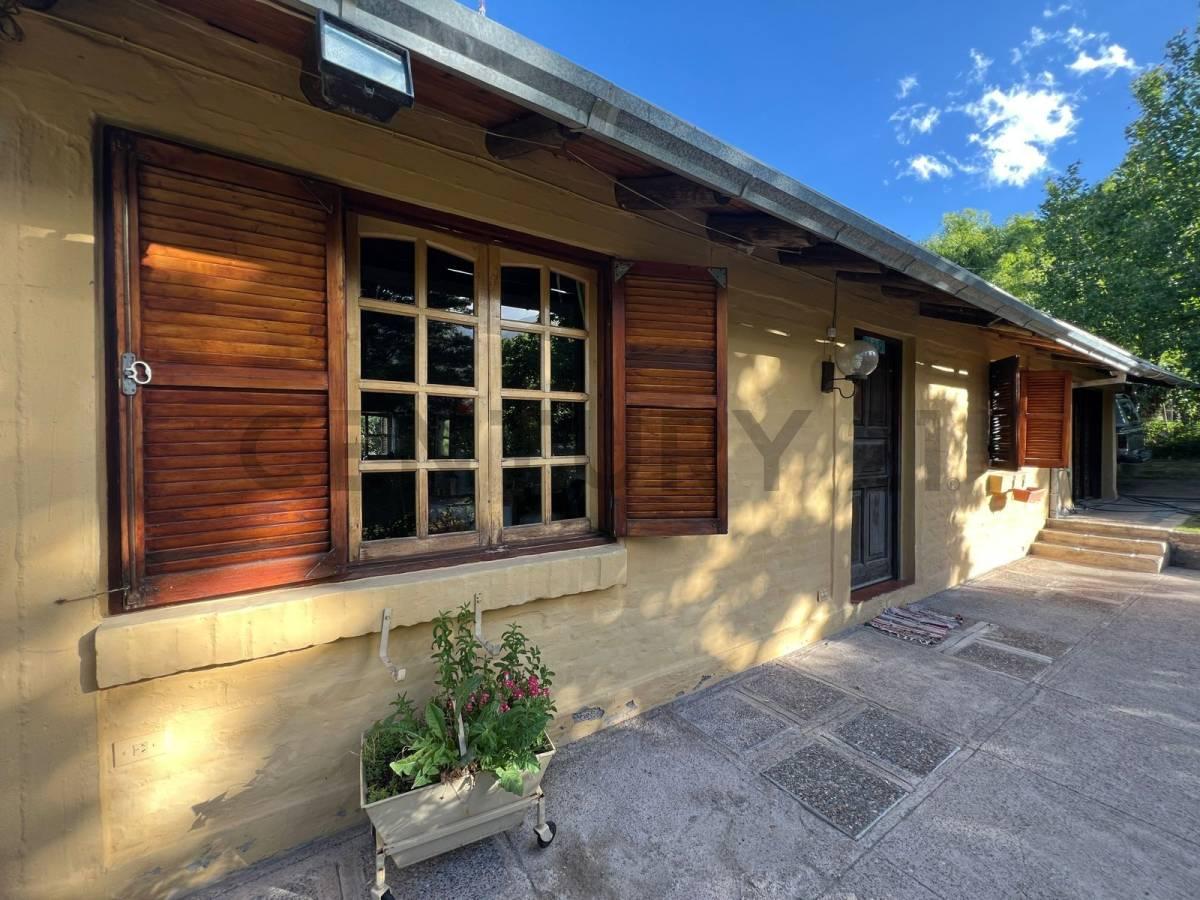 Venta de casa con salon comercial en El Salto Potrerillo — foto 1