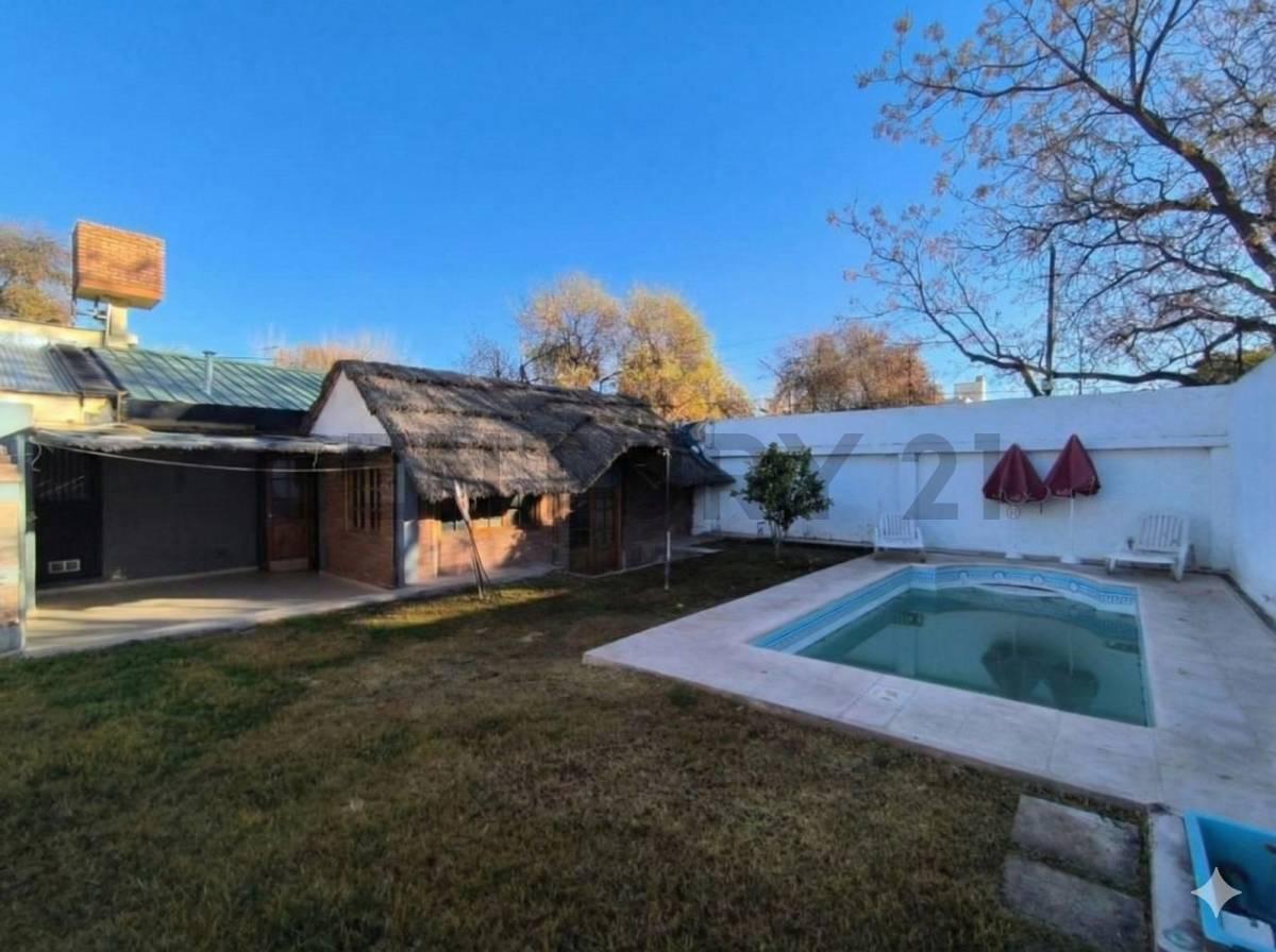 C21 Lucio Barroso Alquila Casa en Sexta Sección — foto 1
