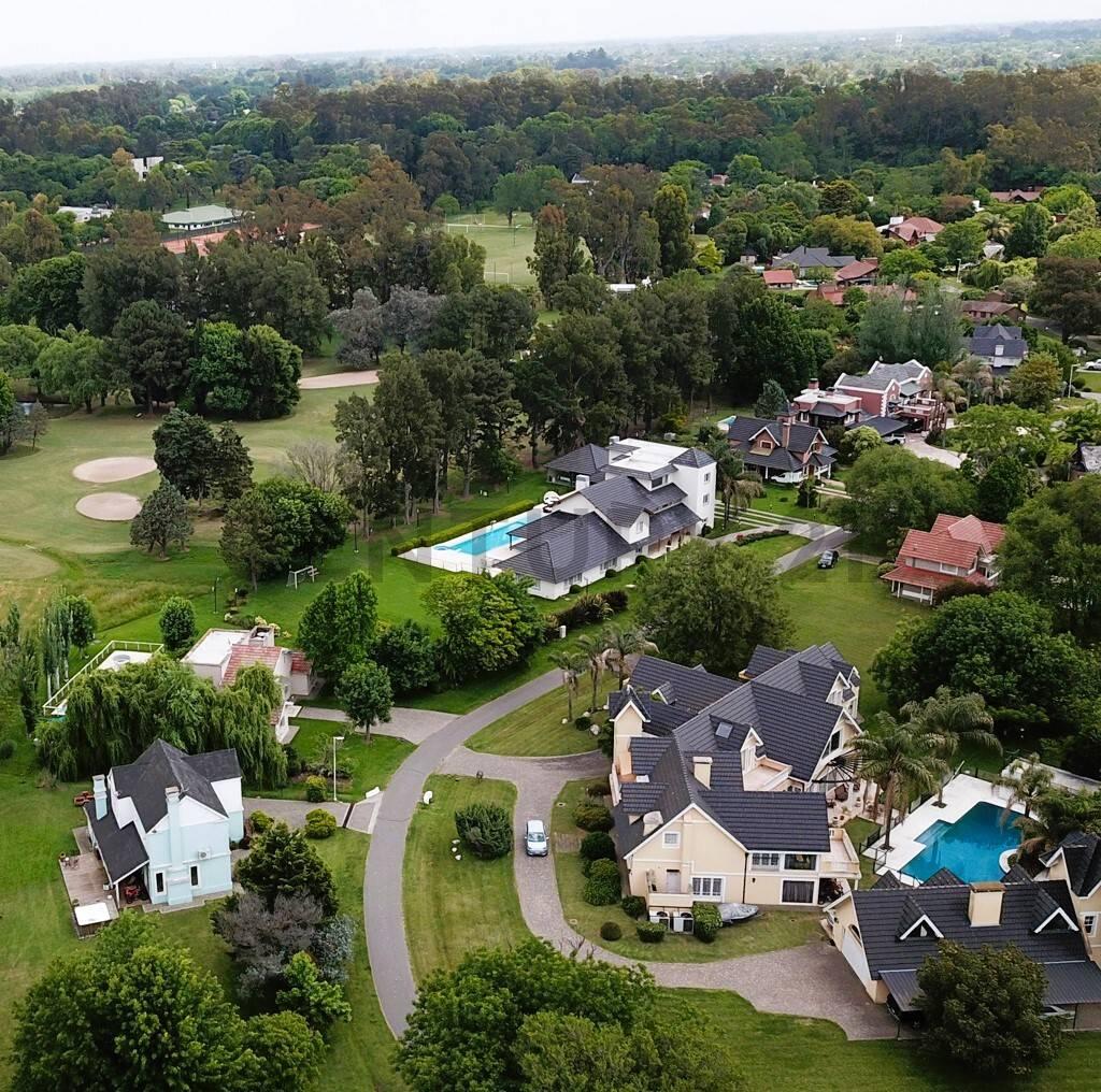 OPORTUNIDAD | LOTE DE 750 m² EN COUNTRY EL PARAÍSO – GOLF, HÍPICO Y SEGURIDAD 24 HS | ACEPTA PERMUTA — foto 1