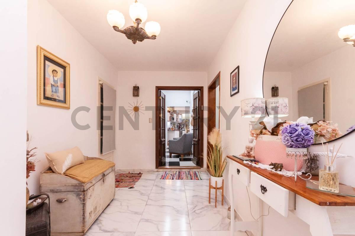 VENTA CASA 4 AMBIENTES CON COCHERA EN LANÚS — foto 1