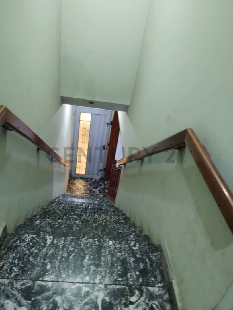 Oportunidad Única: Propiedad Versátil con Galpón en Lomas de Zamora — foto 1
