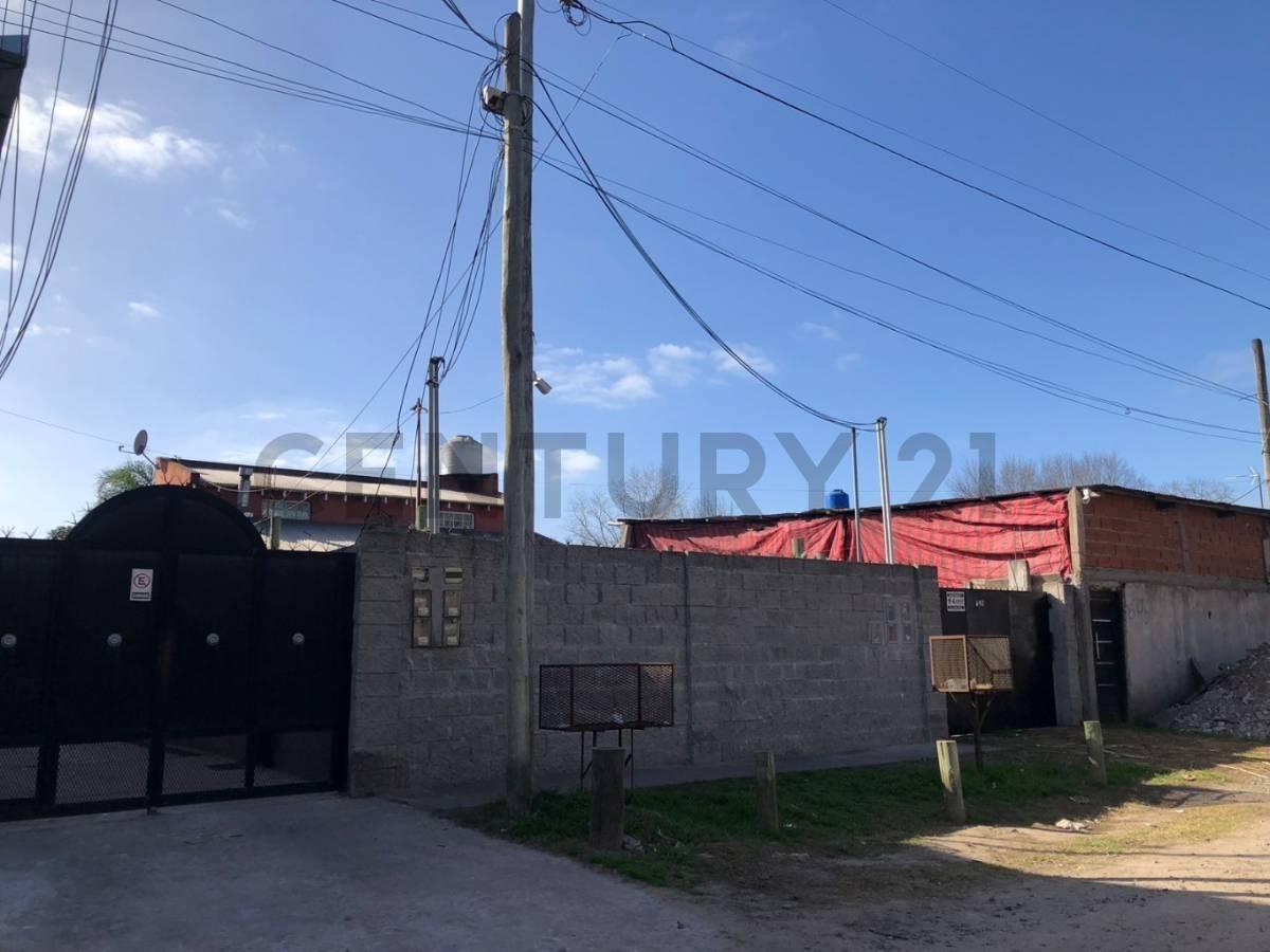 VENTA DE CASA + COMPLEJO DEPARTAMENTOS EN GLEW — foto 1