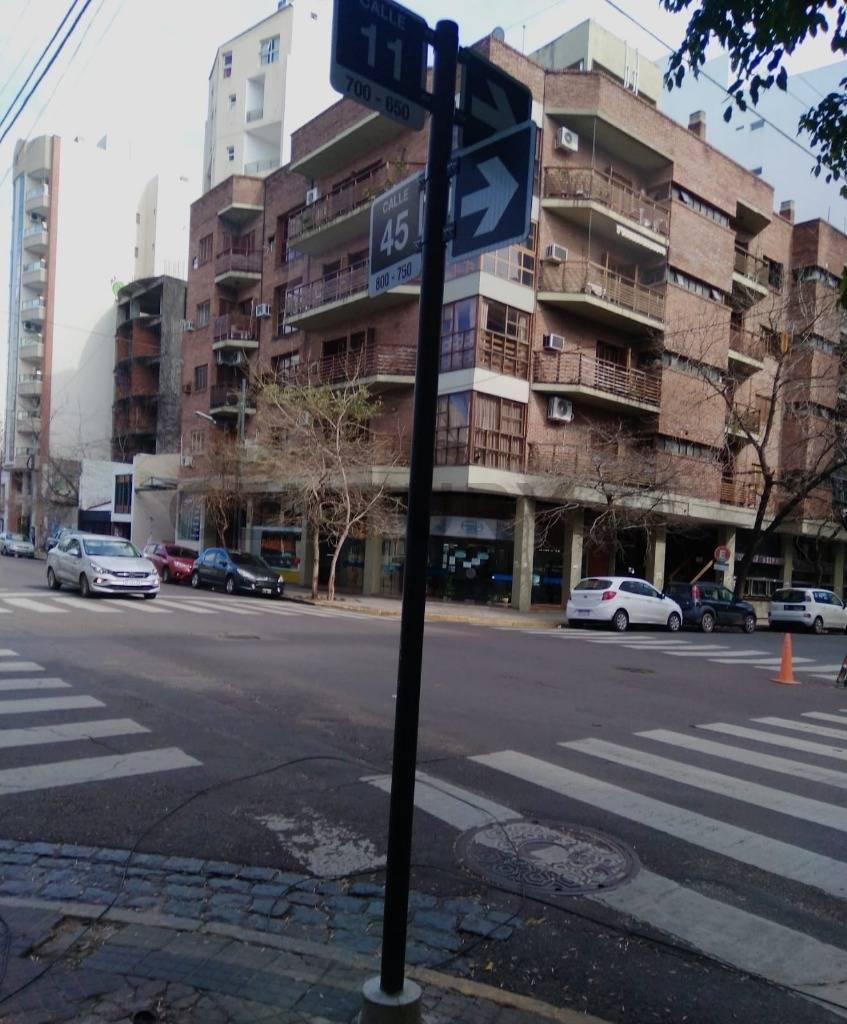 11 y 45- Cochera cubierta en venta- La Plata — foto 1