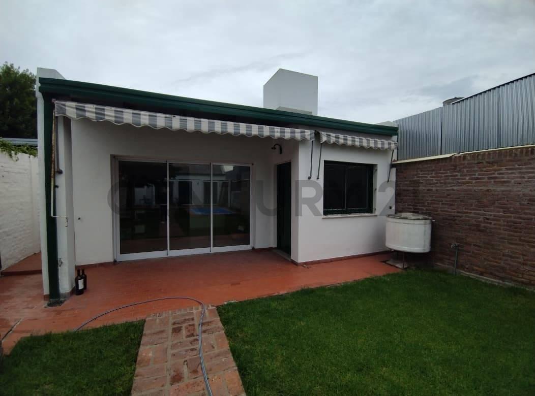 37 entre 21 y 22. Casa en venta La Plata.- — foto 1