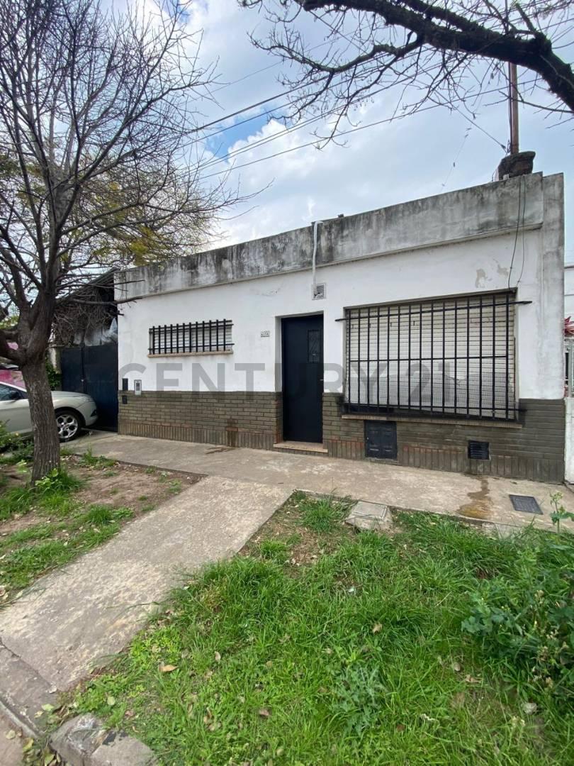 Venta de Casa de 2 dormitorios con cochera en Barrio Saladillo - Rosario — foto 1