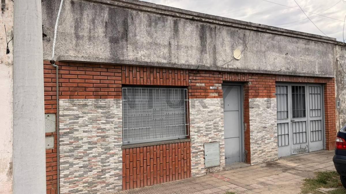 CASA VENTA- COCHERA- A RECICLAR- GRAN POTENCIAL — foto 1
