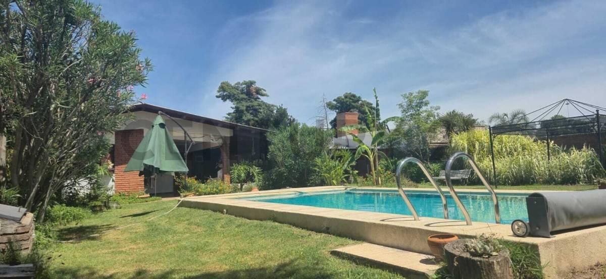 Venta de Casa de 3 dormitorios con pileta y quincho en Funes — foto 1