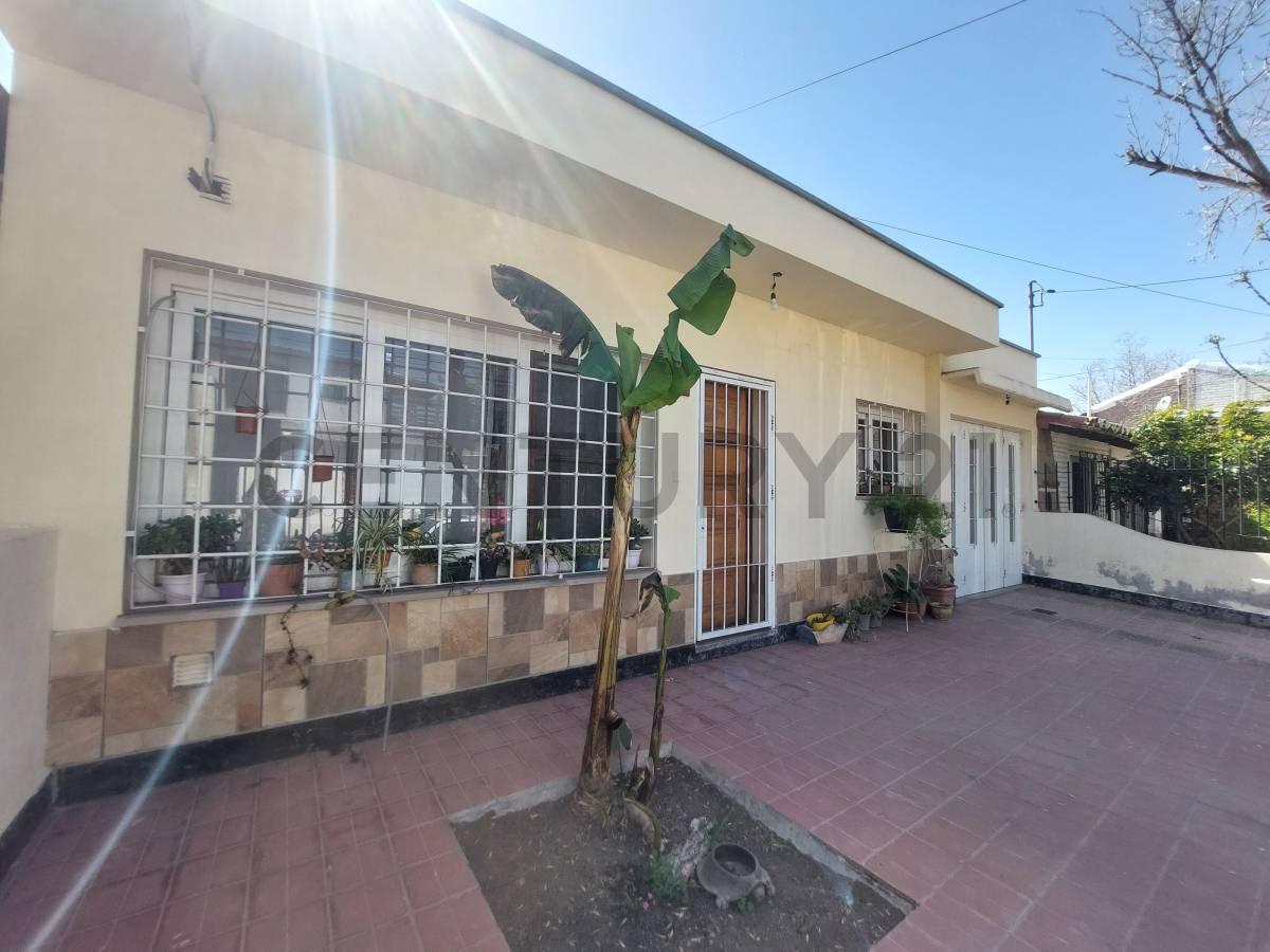 CENTURY 21 VENDE CASA EN LAS HERAS — foto 1