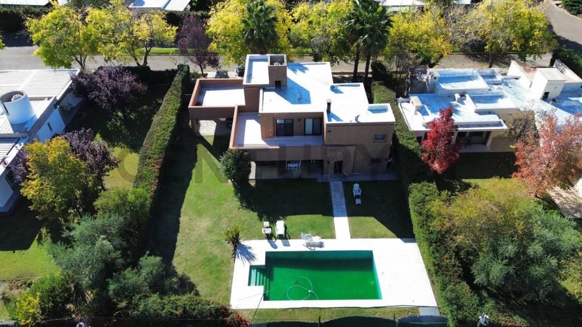 Venta casa en Barrio Privado Chacras de Coria — foto 1