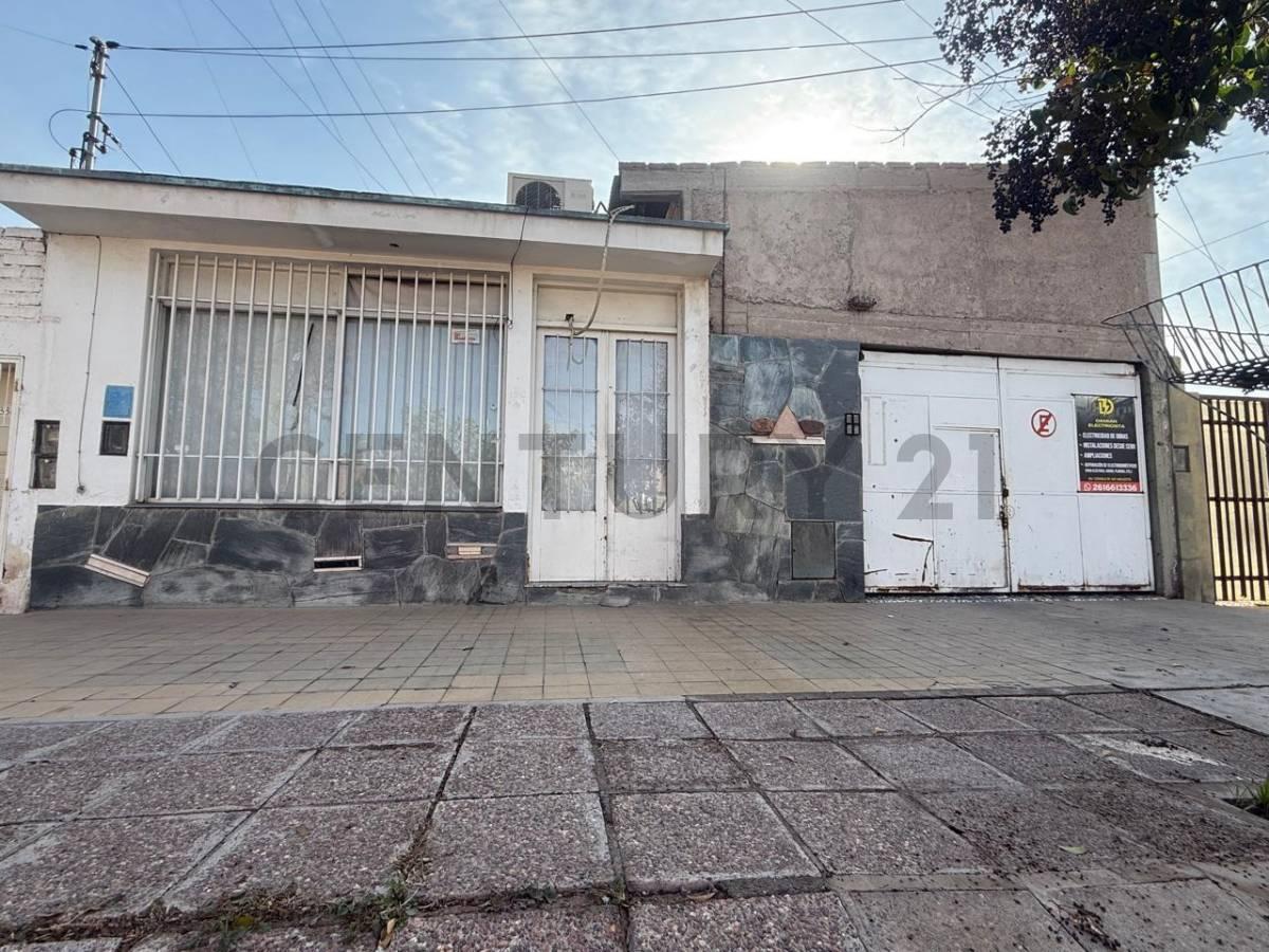 Century21 López ofrece a la venta Casa con departamento independiente y gran Galpón techado. — foto 1