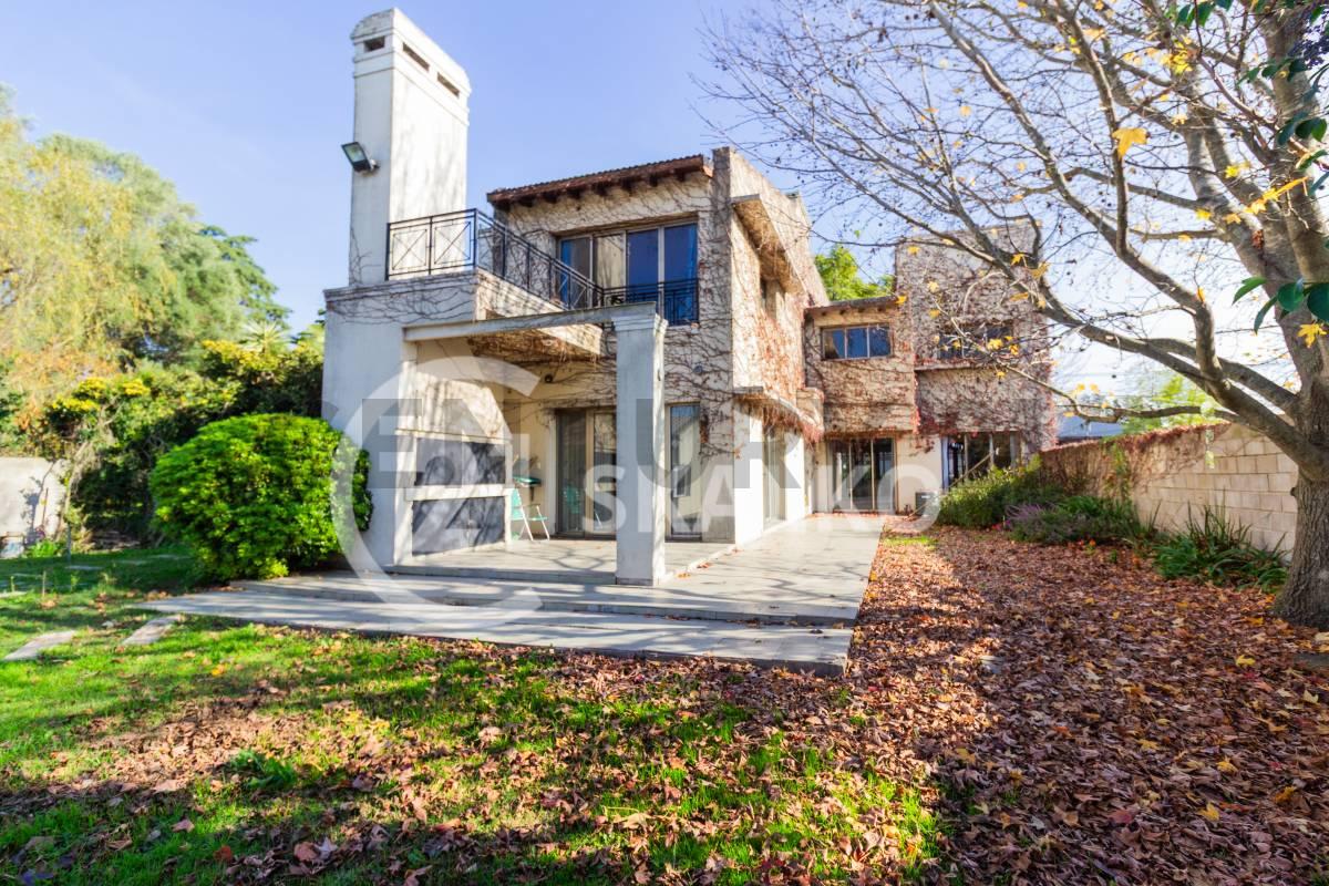 VENTA CASA, 3 DORMITORIOS, PISCINA,PARQUE, COCHERA, CASA AUXILIAR , VILLA AMELIA. — foto 1