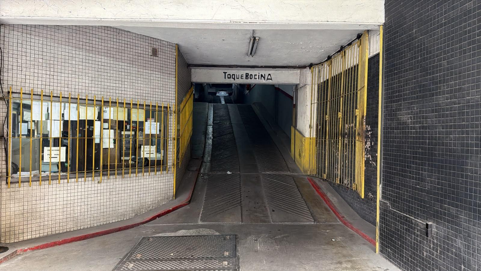 VENTA COCHERA FIJA Y CUBIERTA EN RECOLETA — foto 1