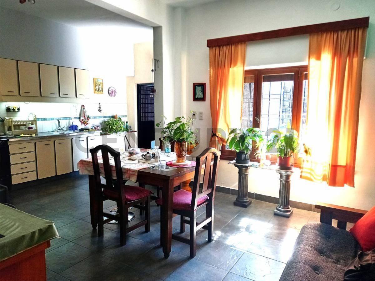 CASA CHALET 3 AMBIENTES CON JARDÍN PARRILLA Y TERRAZA EN MORON — foto 1