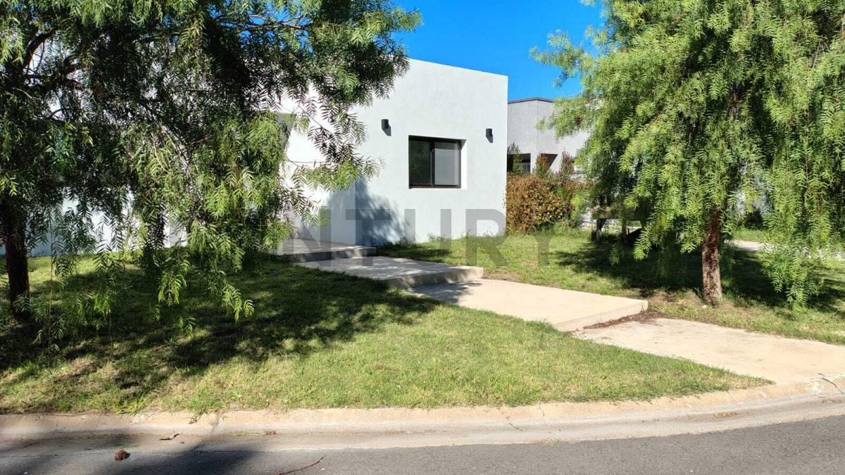 Casa 4 de ambientes en venta en Barrio San Ramon Pilar del Este lote central A ESTRENAR — foto 1