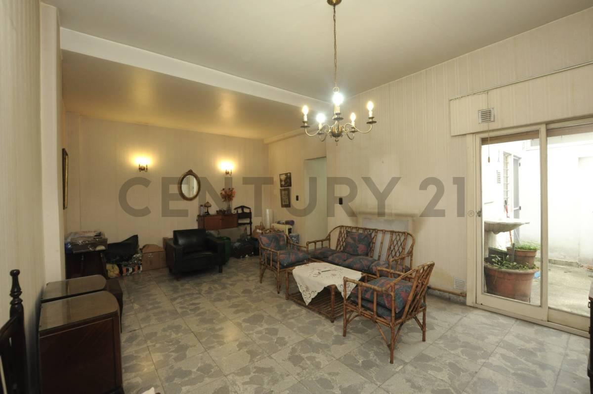 VENTA PH DE 3 AMBIENTES CON PATIO Y TERRAZA - SAN CRISTÓBAL — foto 1