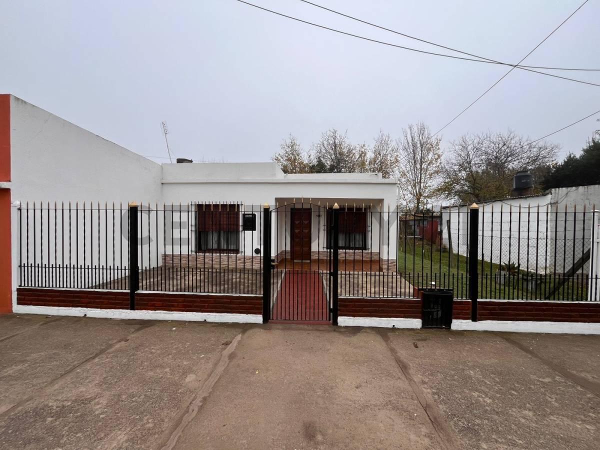 Casa en Venta 2 Dormitorios con jardín, Parrilla y Galpón al fondo - Apto Credito en San Vicente — foto 1
