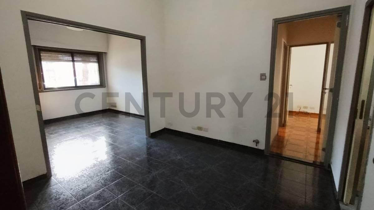 VENTA DEPARTAMENTO DE 4 AMBIENTES CON PATIO EN PARQUE CHACABUCO — foto 1