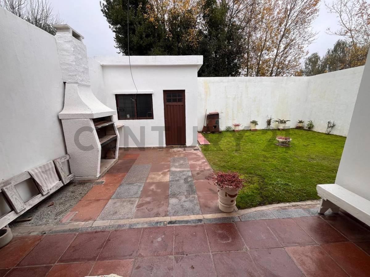 Casa en Venta 2 Dormitorios con jardín, Parrilla y Galpón al fondo - Apto Credito en San Vicente — foto 1