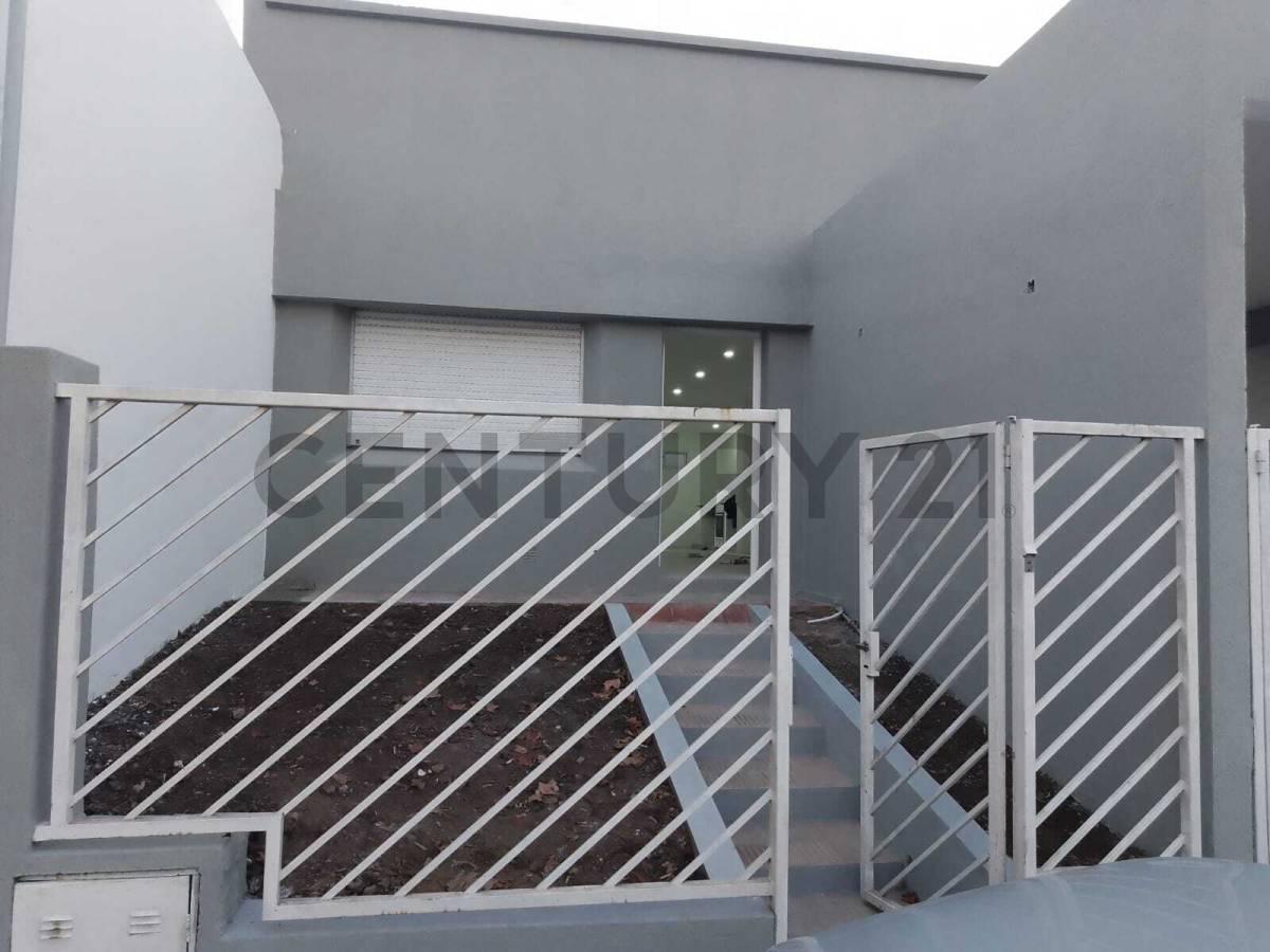 VENTA de Casa al frente + Dto. 1 dormitorio en Tolosa — foto 1