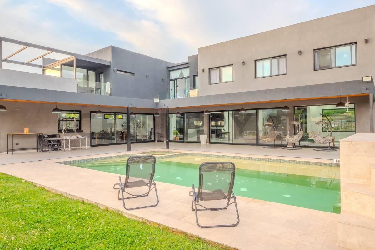 VENTA Casa 6 ambientes con piscina quincho y jacuzzi | Barrio Cerrado La Cesarina, General Rodríguez — foto 1