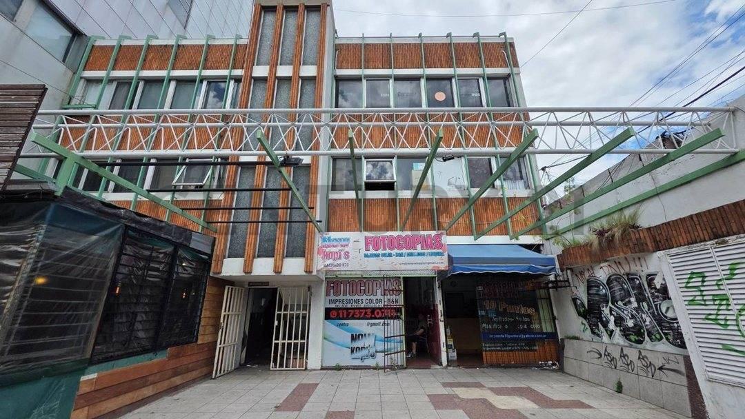 VENTA de Locales comerciales con oficinas | Moron - Acepta permuta — foto 1