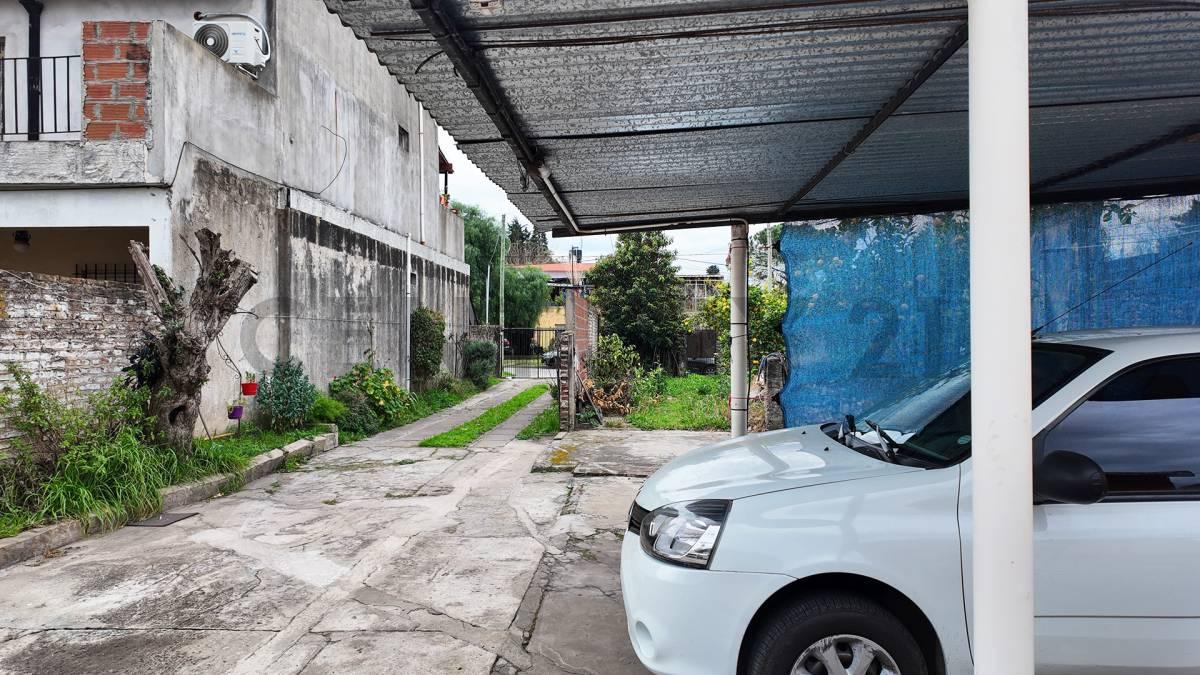 Lote en venta, con propiedad 3 ambientes, en Castelar Sur — foto 1