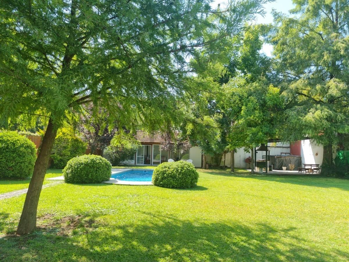 Casa en Venta, 4 ambientes en Parque Leloir - Permuta — foto 1