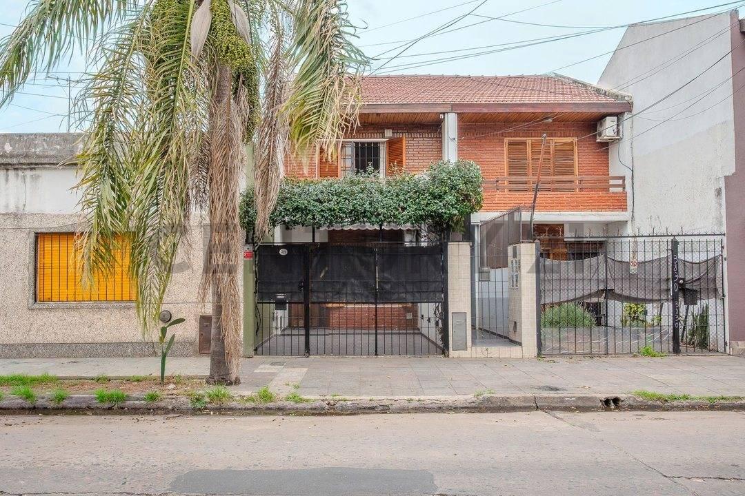VENTA PH dúplex 3 ambientes con cochera, patio y parrilla | Ciudadela - Acepta permuta — foto 1