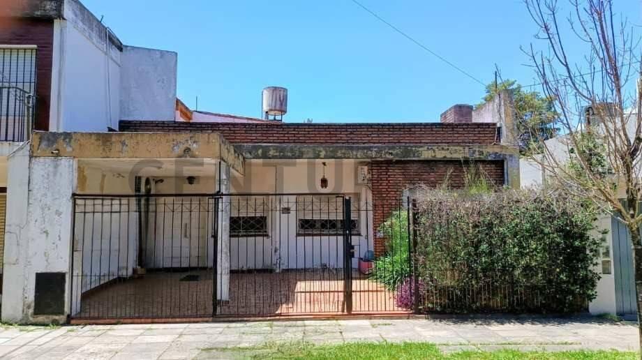 CASA VENTA CASTELAR SUR 4 AMBIENTES — foto 1
