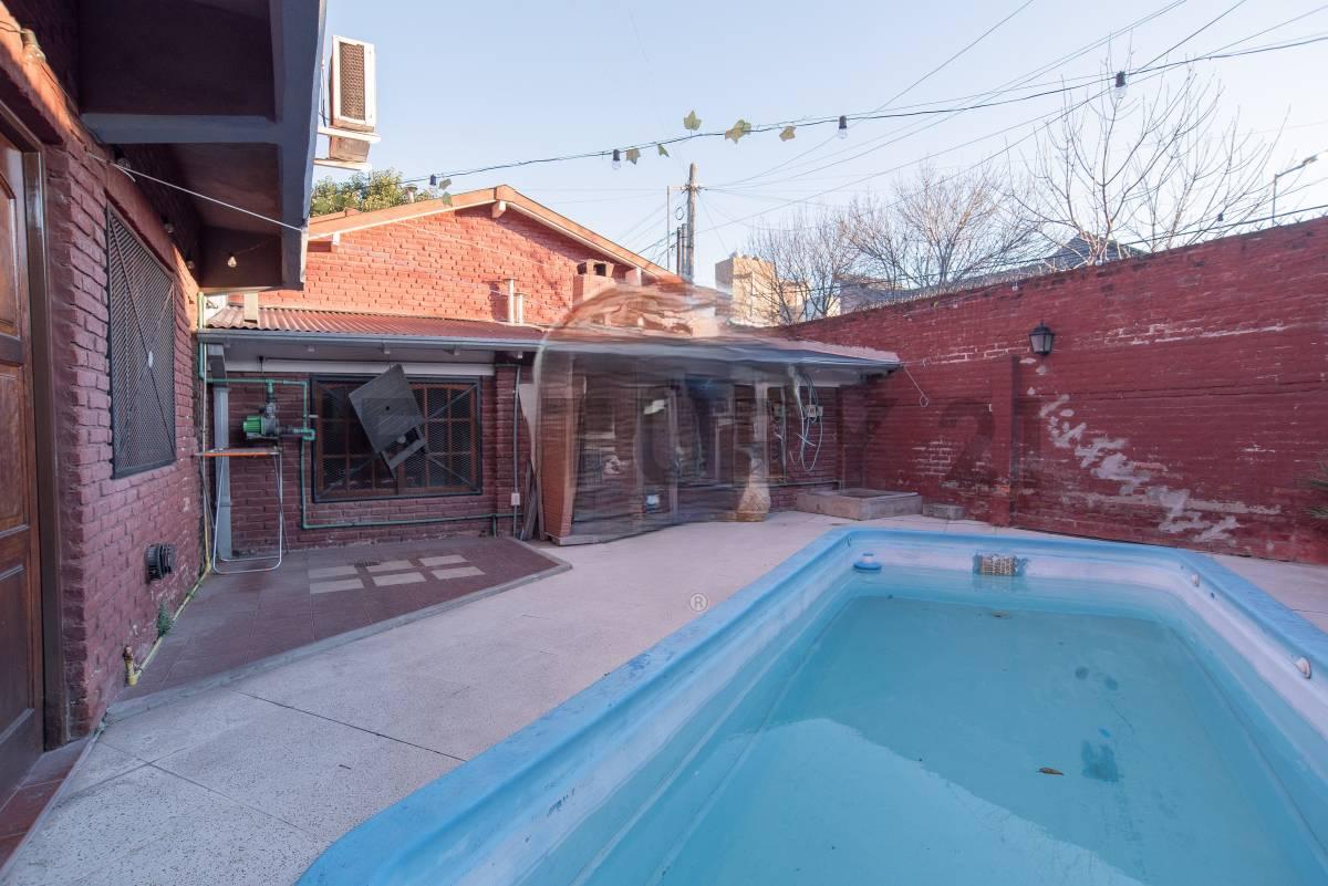 VENTA CASA 5 AMB. COCHERA PILETA V. SARMIENTO — foto 1