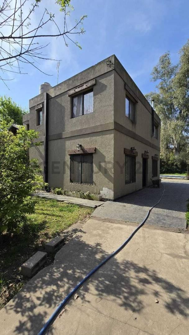VENTA CASA 4 AMB. EN ITUZAINGÓ PILETA, PARRILLA - ACEPTA PRMUTA — foto 1