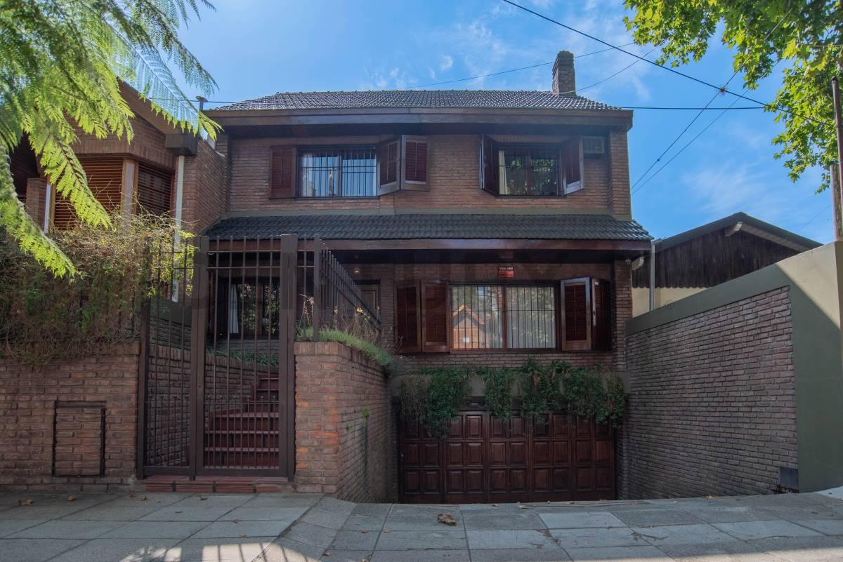 EN VENTA HERMOSA CASA EN CALLE CHASSAING, VILLA SARMIENTO — foto 1