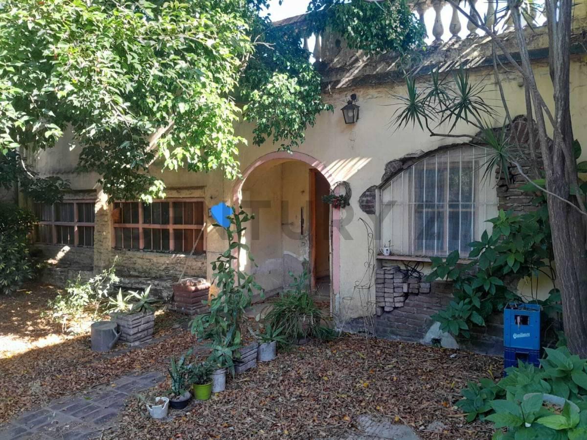 VENTA LOTE RAMOS MEJIA CON CASA A REFACCIONAR SOBRE AV. GAONA — foto 1