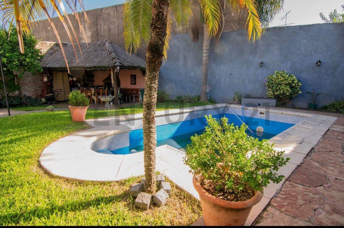 Casa con pileta y quincho | 3 dormitorios | Lote de 236 m² | Loma Hermosa — foto 1