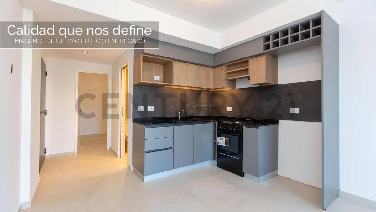 VENTA – Departamento piso entero 3 ambientes en pozo c/ doble balcón + cochera | San Martin — foto 1