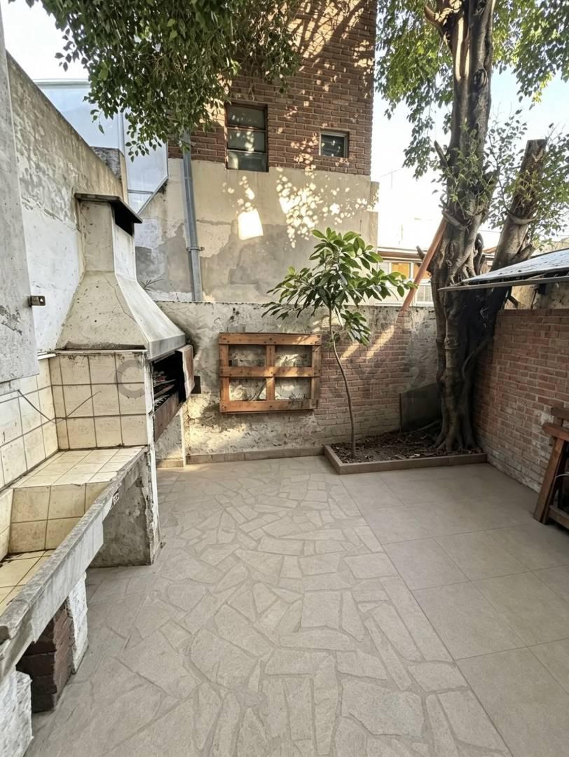 VENTA TRIPLEX 3 AMBIENTES C/COCHERA MONTE CASTRO — foto 1