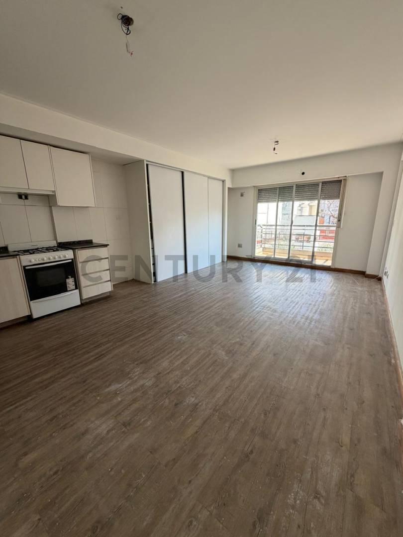 ALQUILER – Monoambiente con balcón | Flores — foto 1