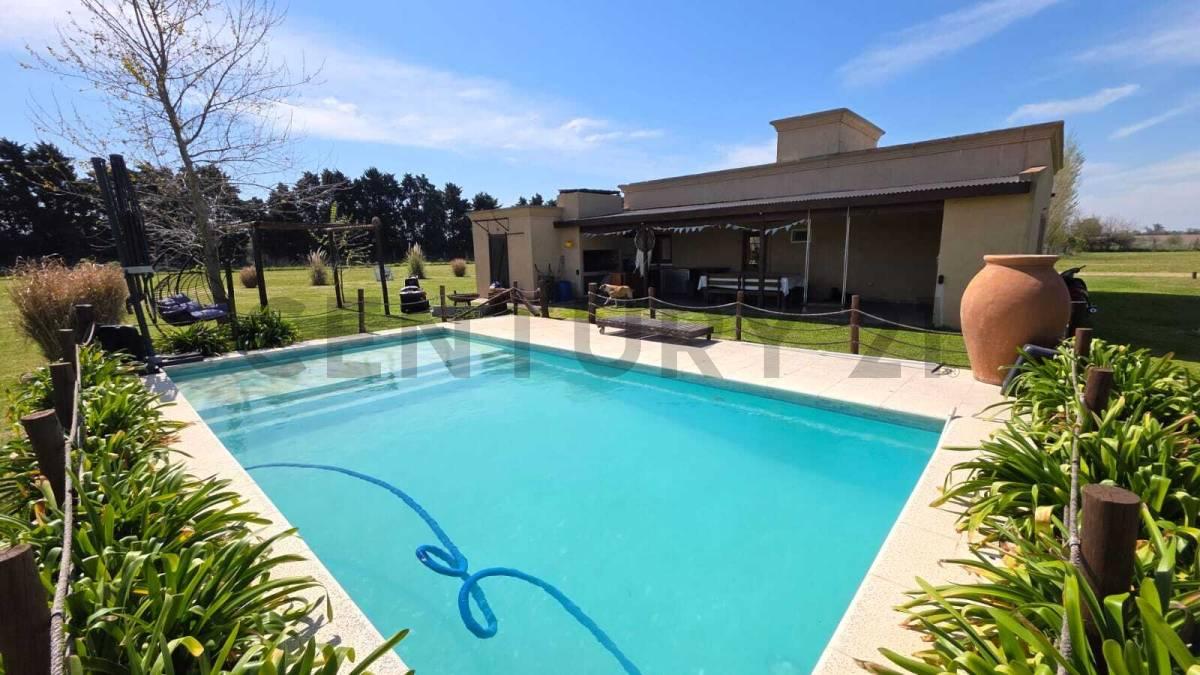 VENTA CASA 5 AMBIENTES CON PISCINA EN EL ESPINILLO GOLF – CARLOS KEEN, LUJÁN — foto 1