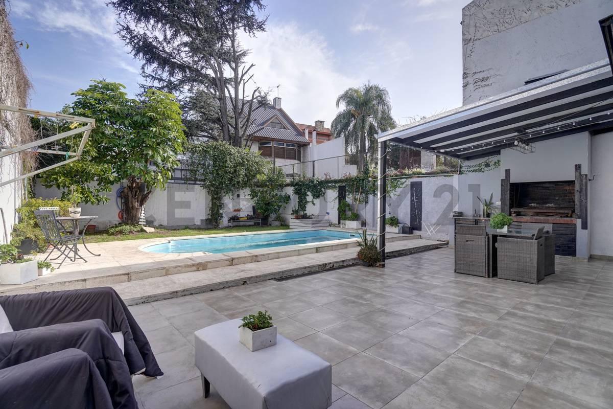 VENTA CASA CON JARDIN Y PISCINA - VERSALLES — foto 1