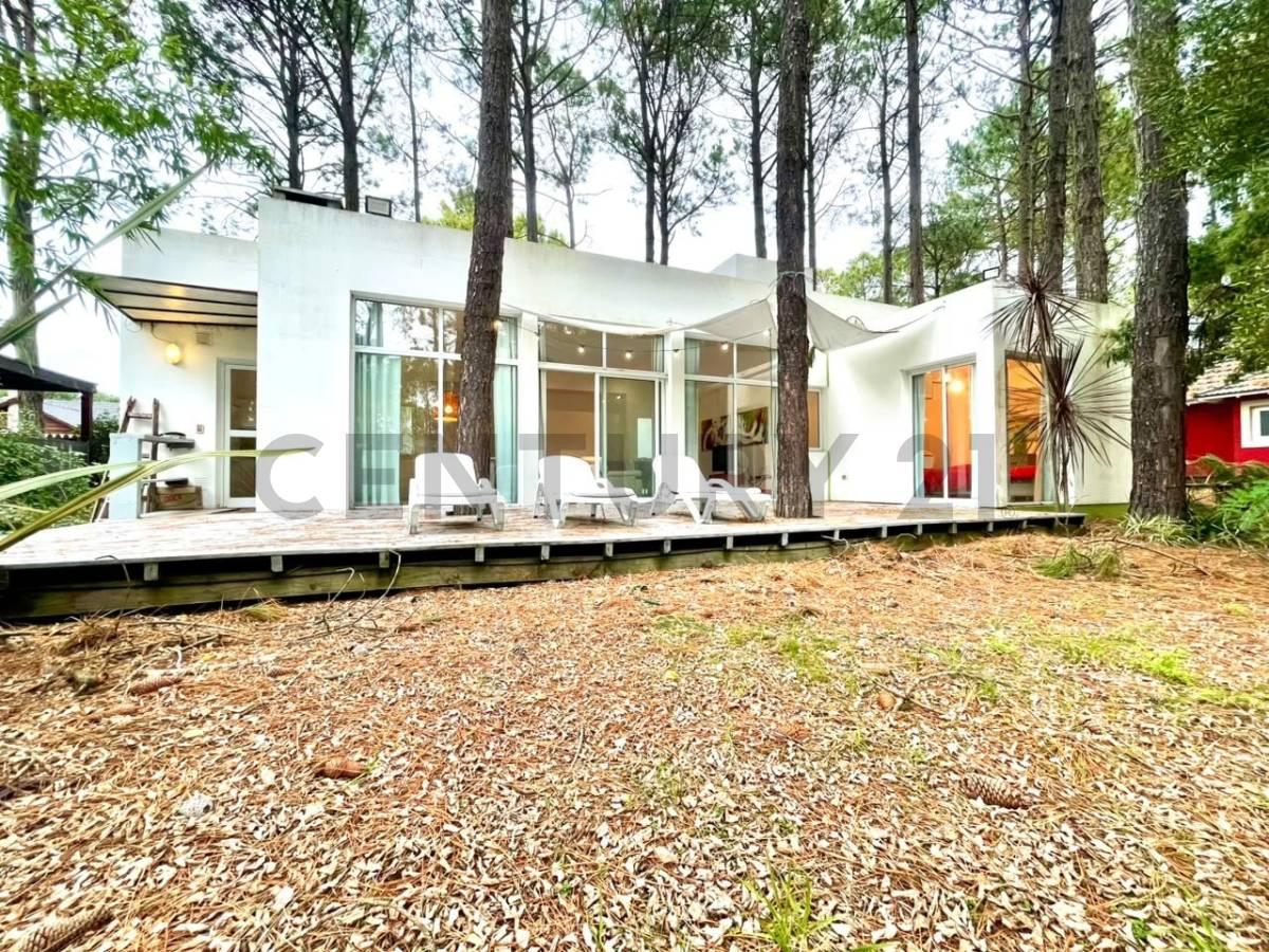 Casa 4 ambientes en Pinamar — foto 1